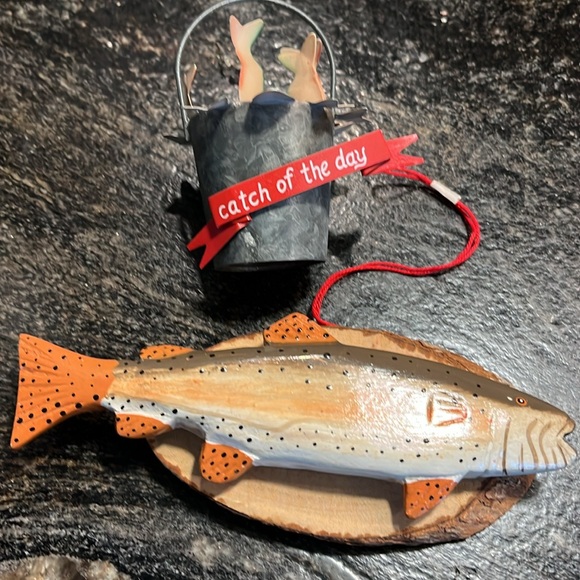 fishing ornaments TWO CATCH OF THE DAY fish bucket salmon mounted on wall plaque - Picture 9 of 10